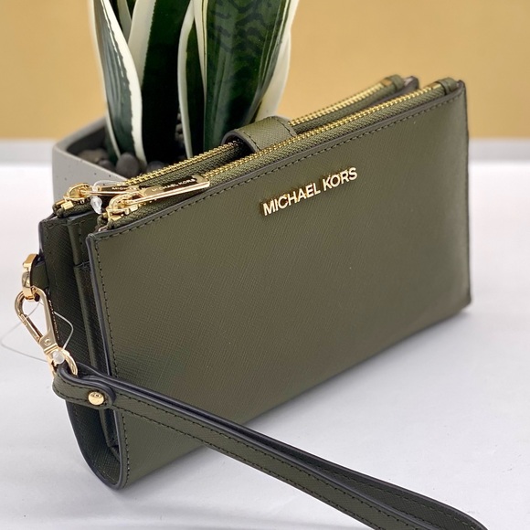 Michael Kors DoubleZip Wallet Wristlet
Phone Case DUFFLE - Picture 5 of 14